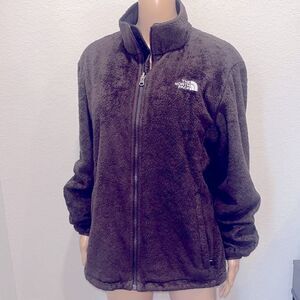 North face fleece jacket pit to pit 23”, sleeves 26”,shoulder to hem 26”.